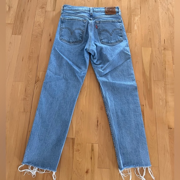 COPY - Levis wedgie jeans - Picture 3 of 5